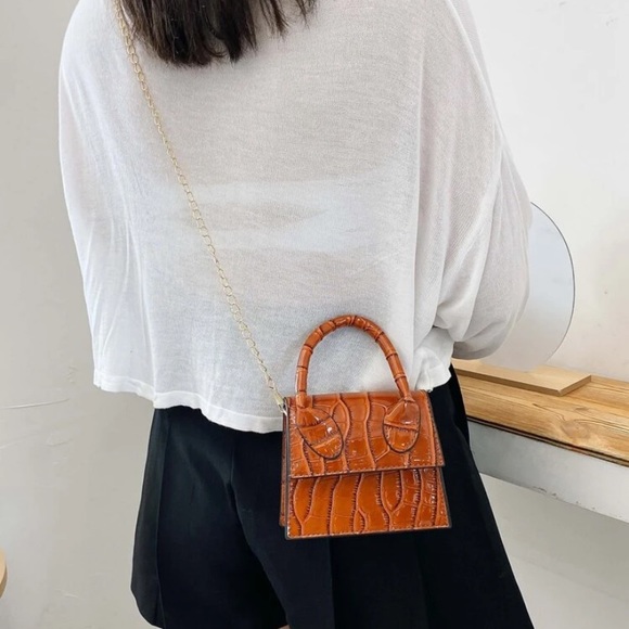 SHEIN Mini Crocodile Chain Satchel - Picture 2 of 6